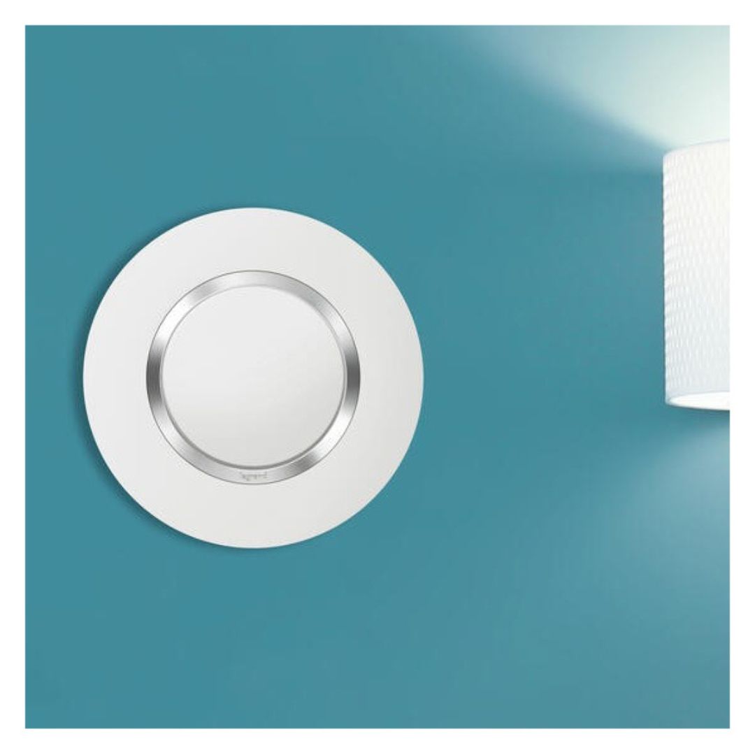 Plaque de Finition Ronde Legrand Dooxie – 1 Poste – Blanc avec Bague Chromé