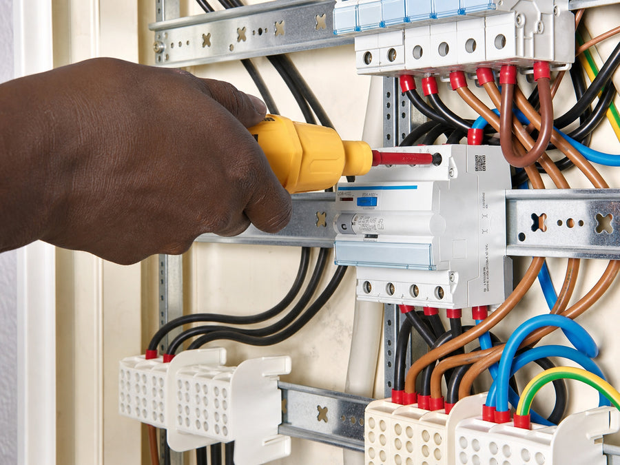 Tournevis électrique PARKSIDE — embouts VDE isolés 1 000 V